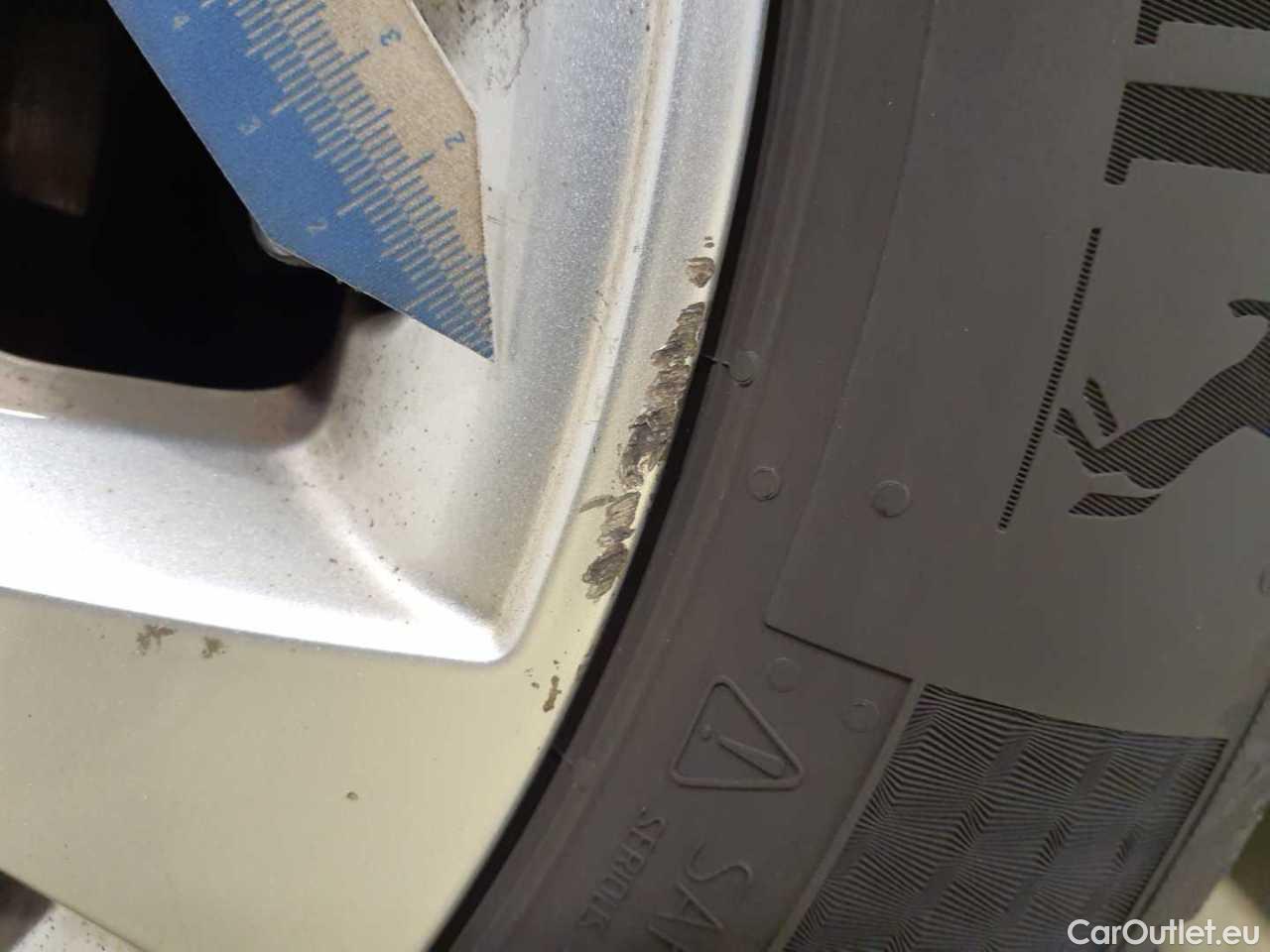 Renault  Clio TCe 90 Experience Manual Petrol  6 #39