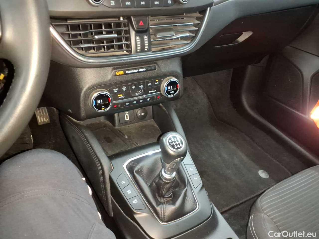 Ford  Focus Turnier 1.5 EcoBlue Start-Stopp-System TITANIUM Manual Diesel  10 #15