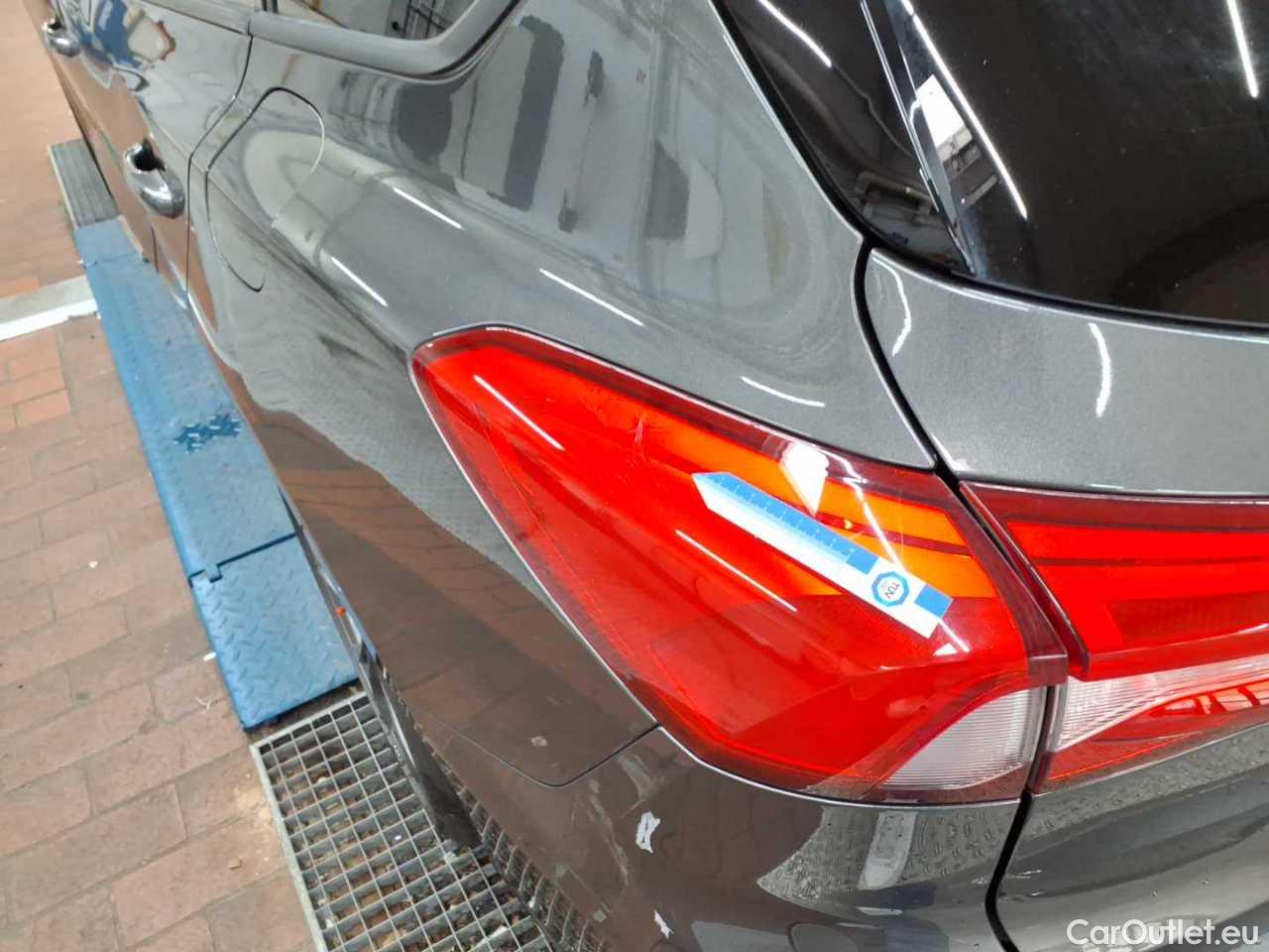 Ford  Focus Turnier 1.5 EcoBlue Start-Stopp-System Aut. ST-LINE Automatic Diesel  2 #46