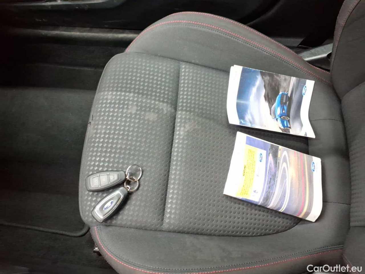 Ford  Focus Turnier 1.5 EcoBlue Start-Stopp-System Aut. ST-LINE Automatic Diesel  2 #26