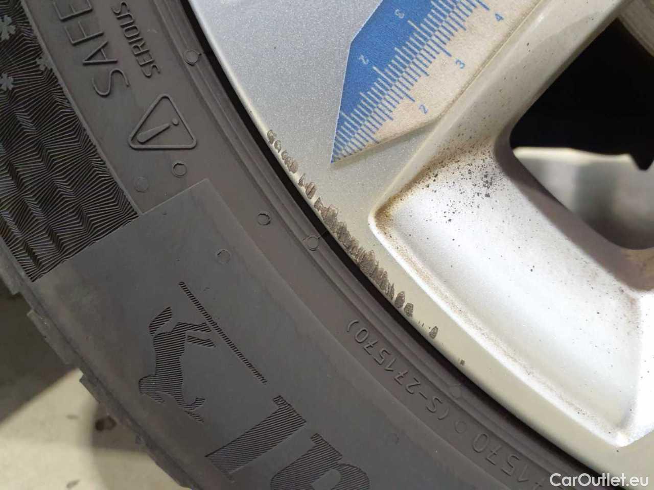 Renault  Clio TCe 90 Experience Manual Petrol  6 #32