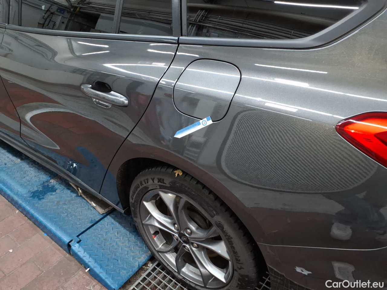 Ford  Focus Turnier 1.5 EcoBlue Start-Stopp-System Aut. ST-LINE Automatic Diesel  2 #36