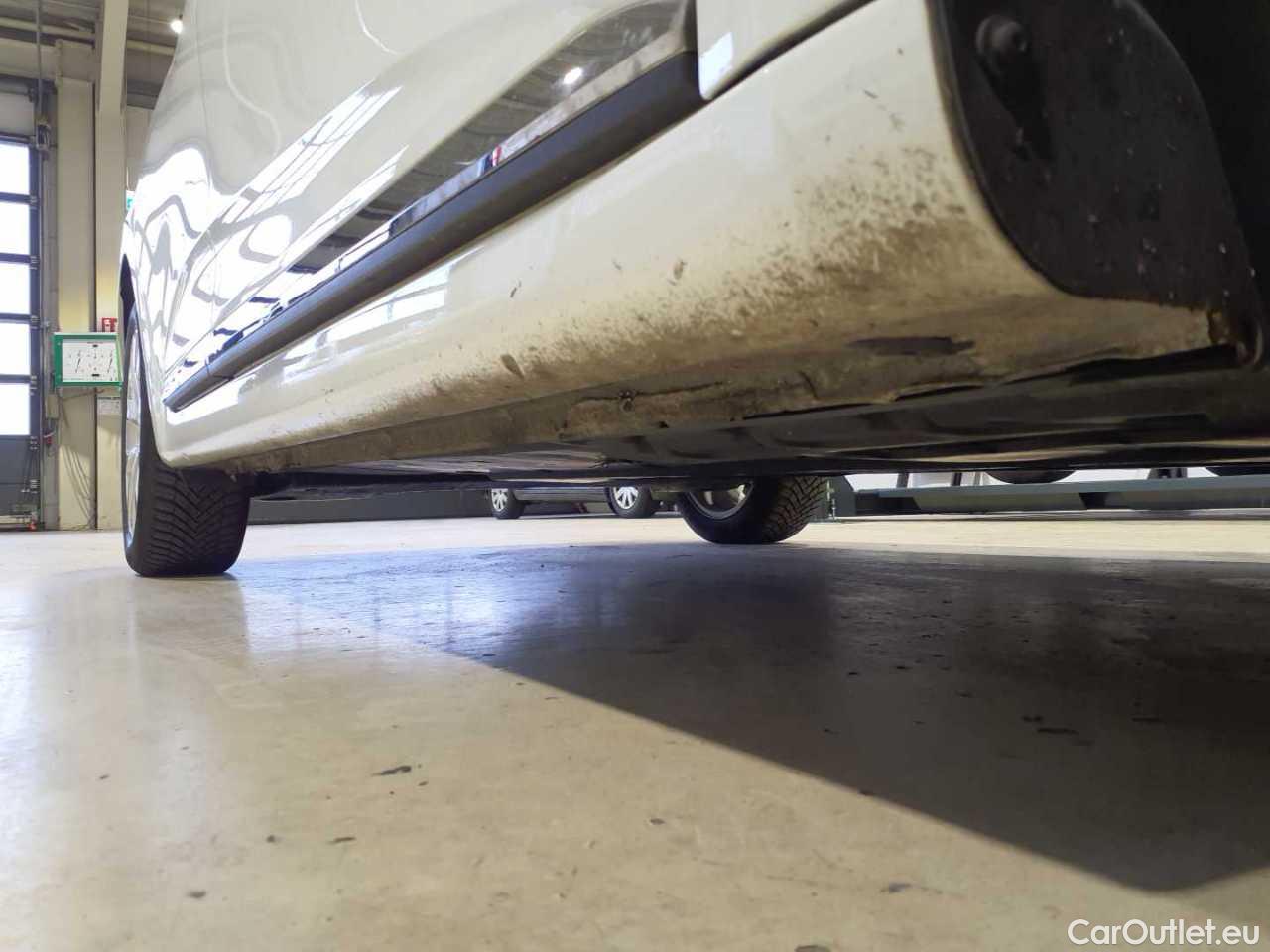 Renault  Clio TCe 90 Experience Manual Petrol  6 #12