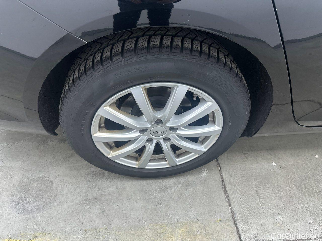 Opel  Insignia SPORTS Tourer 2.0 Diesel Aut. Business Automatic Diesel  32 #10