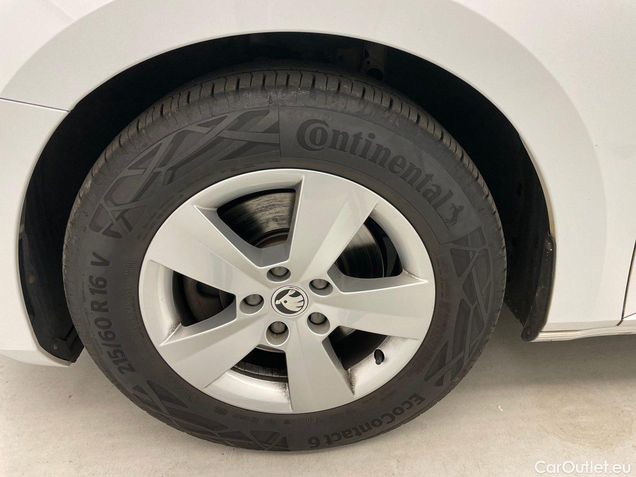 Skoda  Superb Combi 2.0 TDI DSG Ambition Automatic Diesel  23 #10