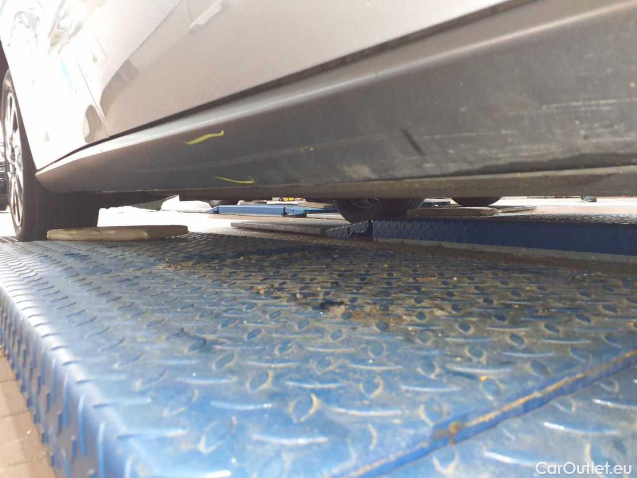 Ford  Focus Turnier 1.5 EcoBlue Start-Stopp-System Aut. TITANIUM STYLE Automatic Diesel  16 #27