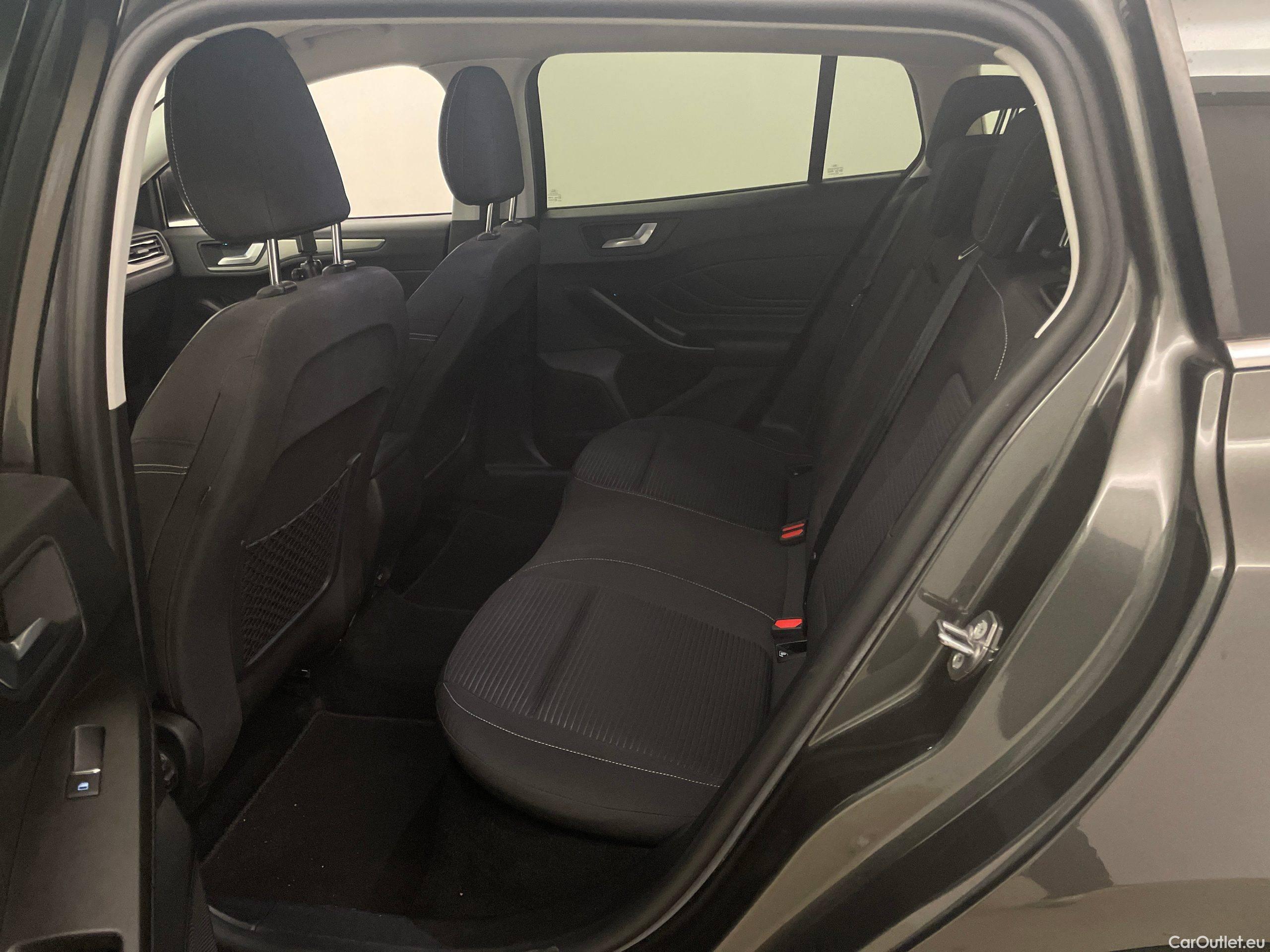 Ford  Focus Turnier 2.0 EcoBlue Start-Stopp-System Aut. TITANIUM Automatic Diesel  17 #9