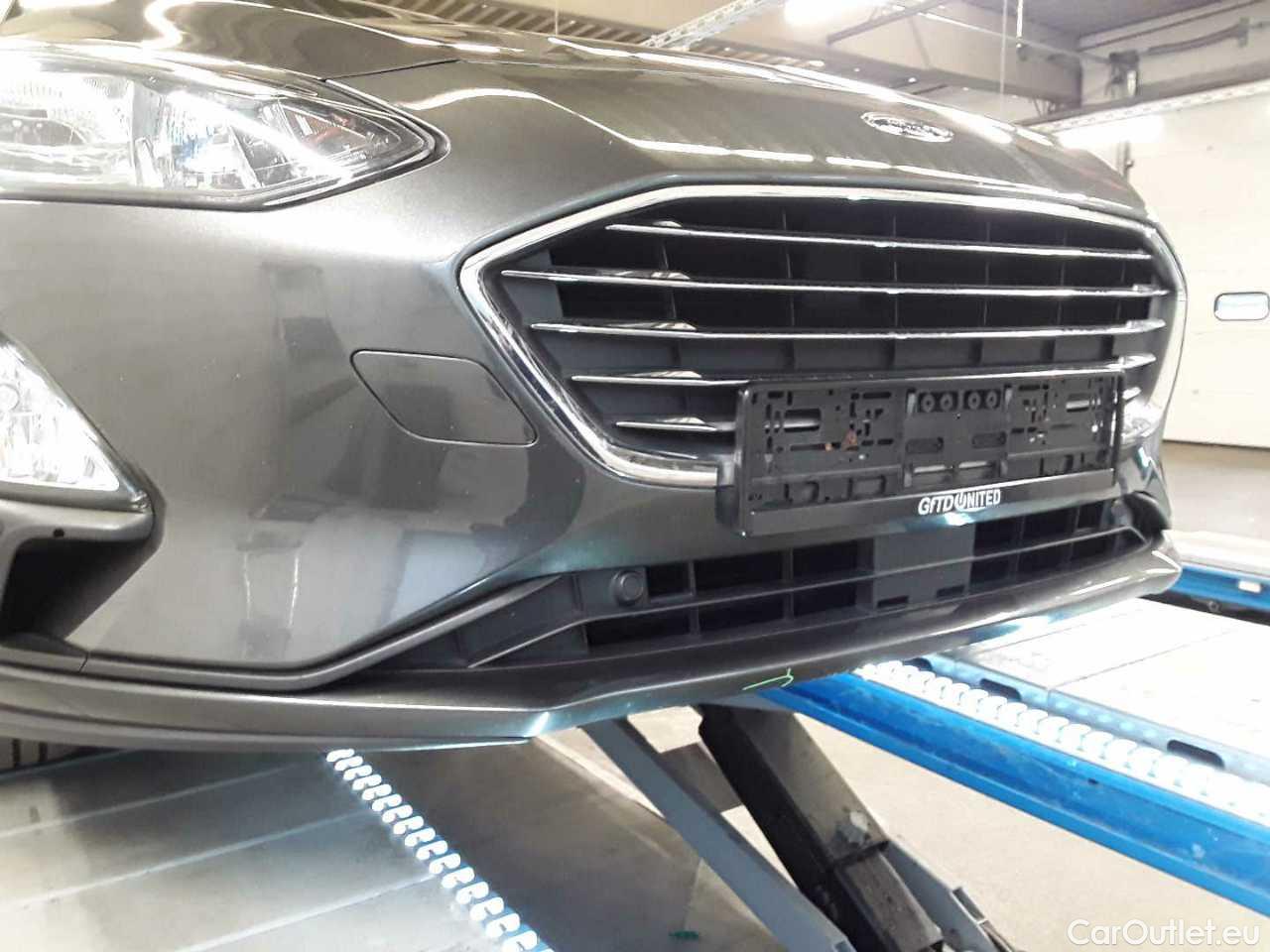 Ford  Focus Turnier 2.0 EcoBlue Start-Stopp-System Aut. TITANIUM Automatic Diesel  17 #30