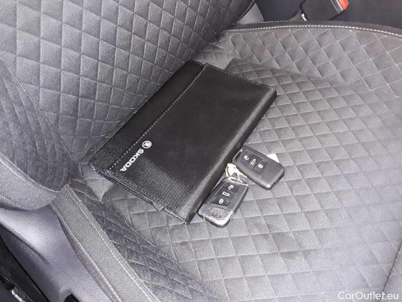 Skoda  Superb Combi 1.4 TSI iV DSG Ambition Automatic Petrol/Electric  36 #20