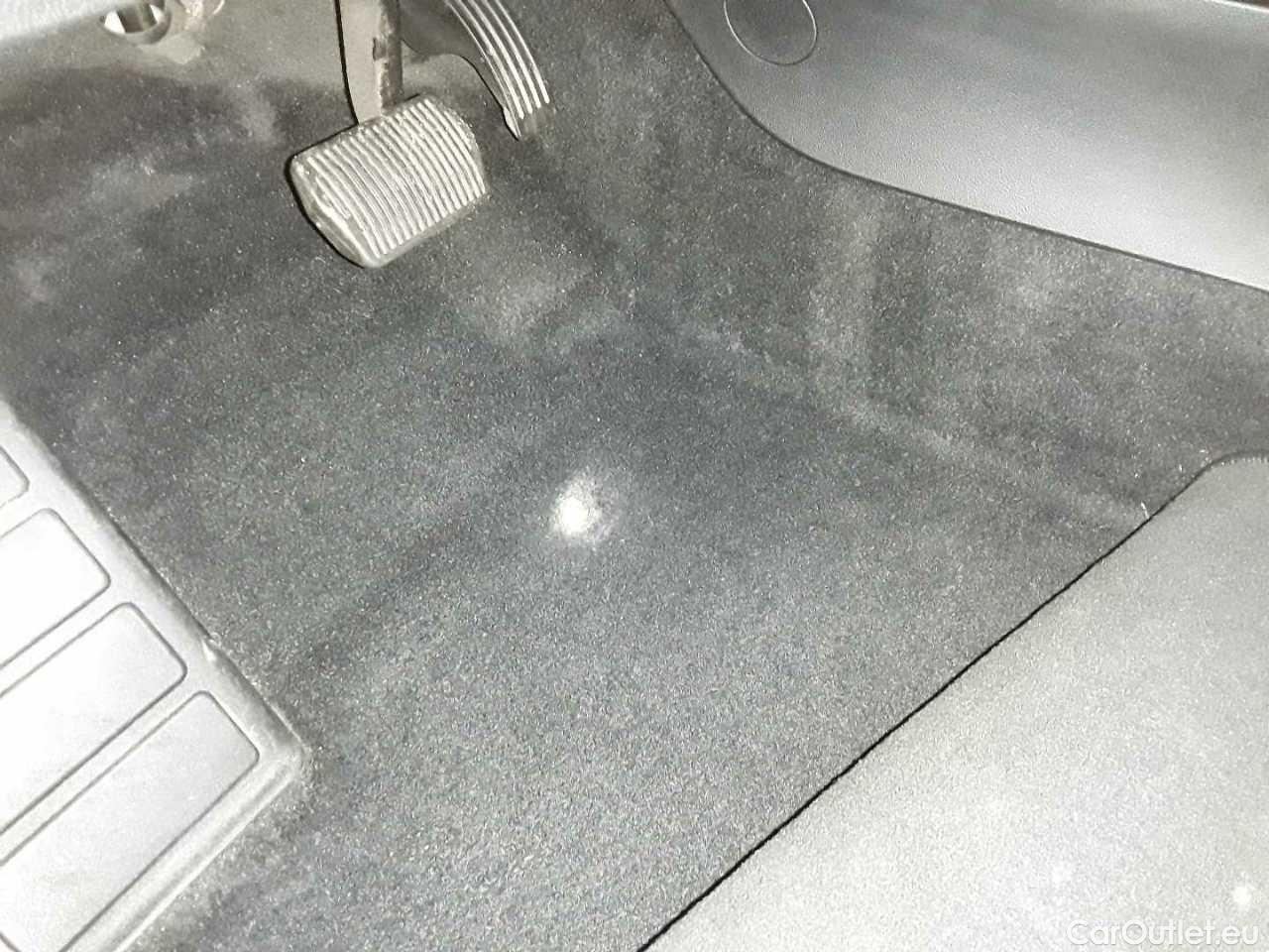 Ford  Focus Turnier 2.0 EcoBlue Start-Stopp-System Aut. TITANIUM Automatic Diesel  17 #28