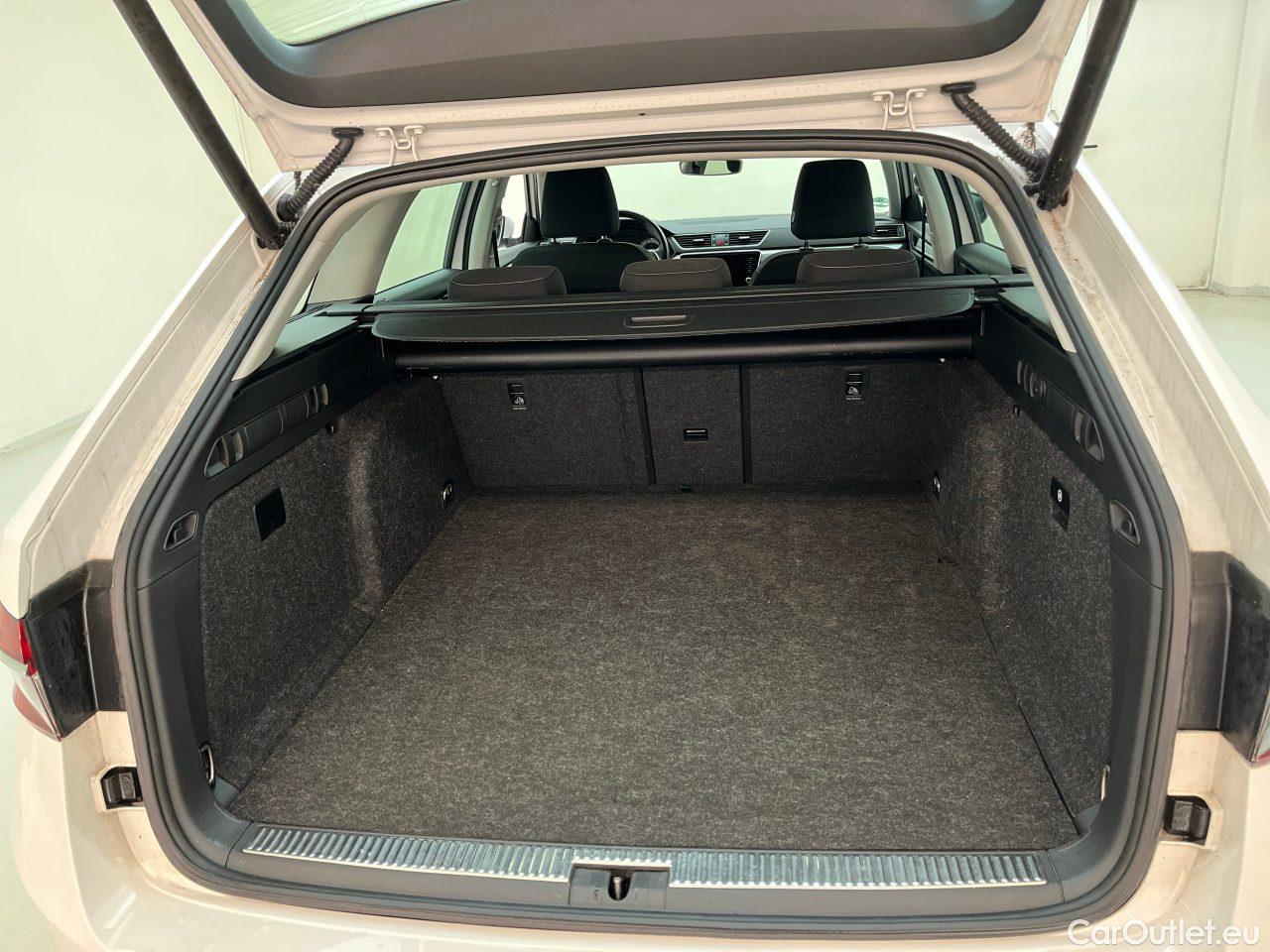 Skoda  Superb Combi 1.4 TSI iV DSG Ambition Automatic Petrol/Electric  36 #5