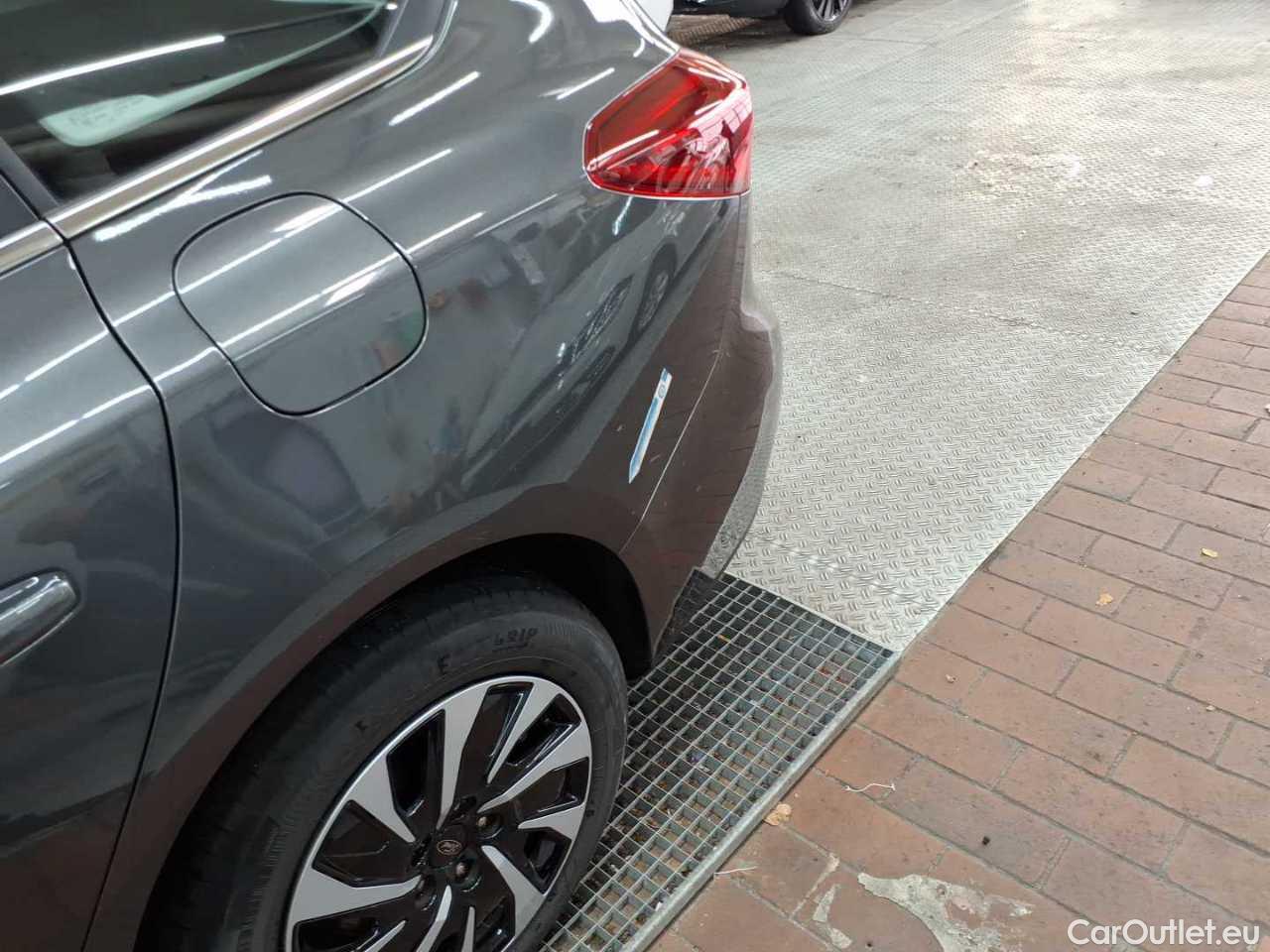 Ford  Focus Turnier 1.5 EcoBlue Start-Stopp-System Aut. TITANIUM STYLE Automatic Diesel  15 #32