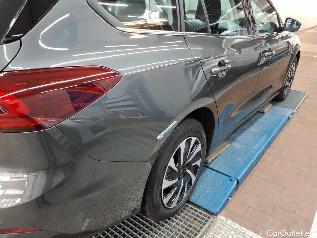 Ford  Focus Turnier 1.5 EcoBlue Start-Stopp-System Aut. TITANIUM STYLE Automatic Diesel  15 #34