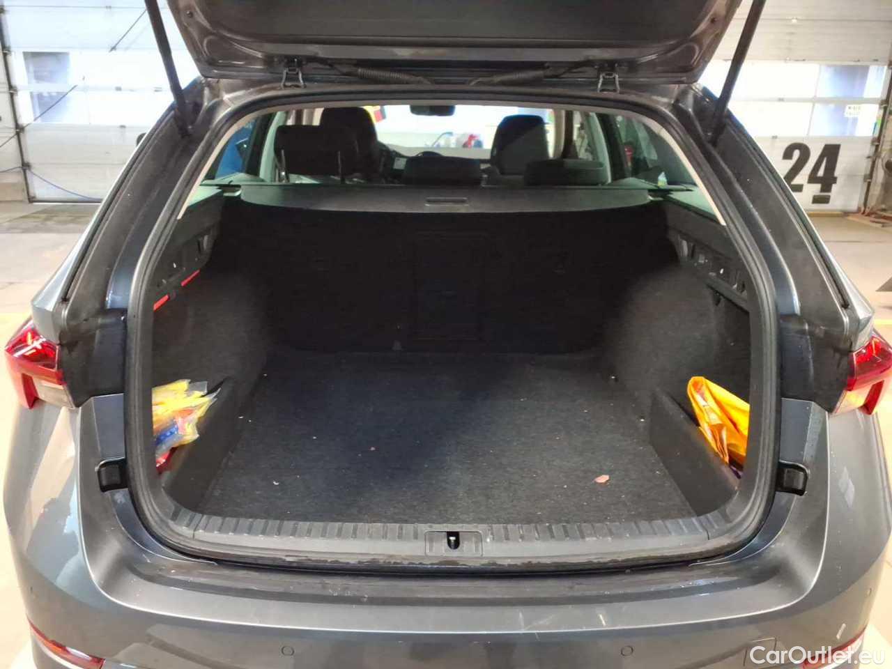 Skoda  Octavia Combi 2.0 TDI DSG Style Automatic Diesel  56 #5