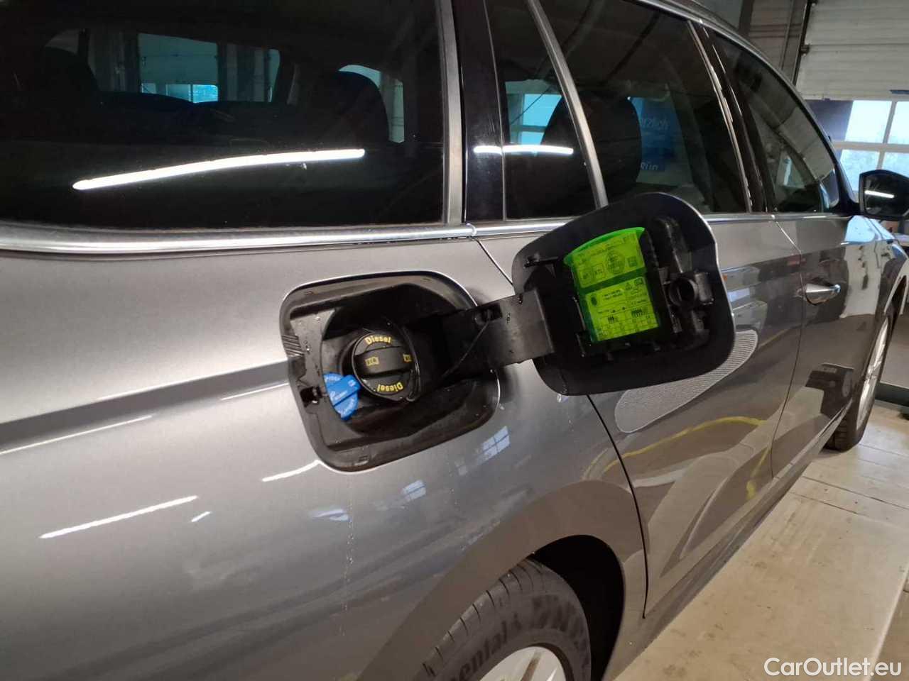 Skoda  Octavia Combi 2.0 TDI DSG Style Automatic Diesel  56 #25