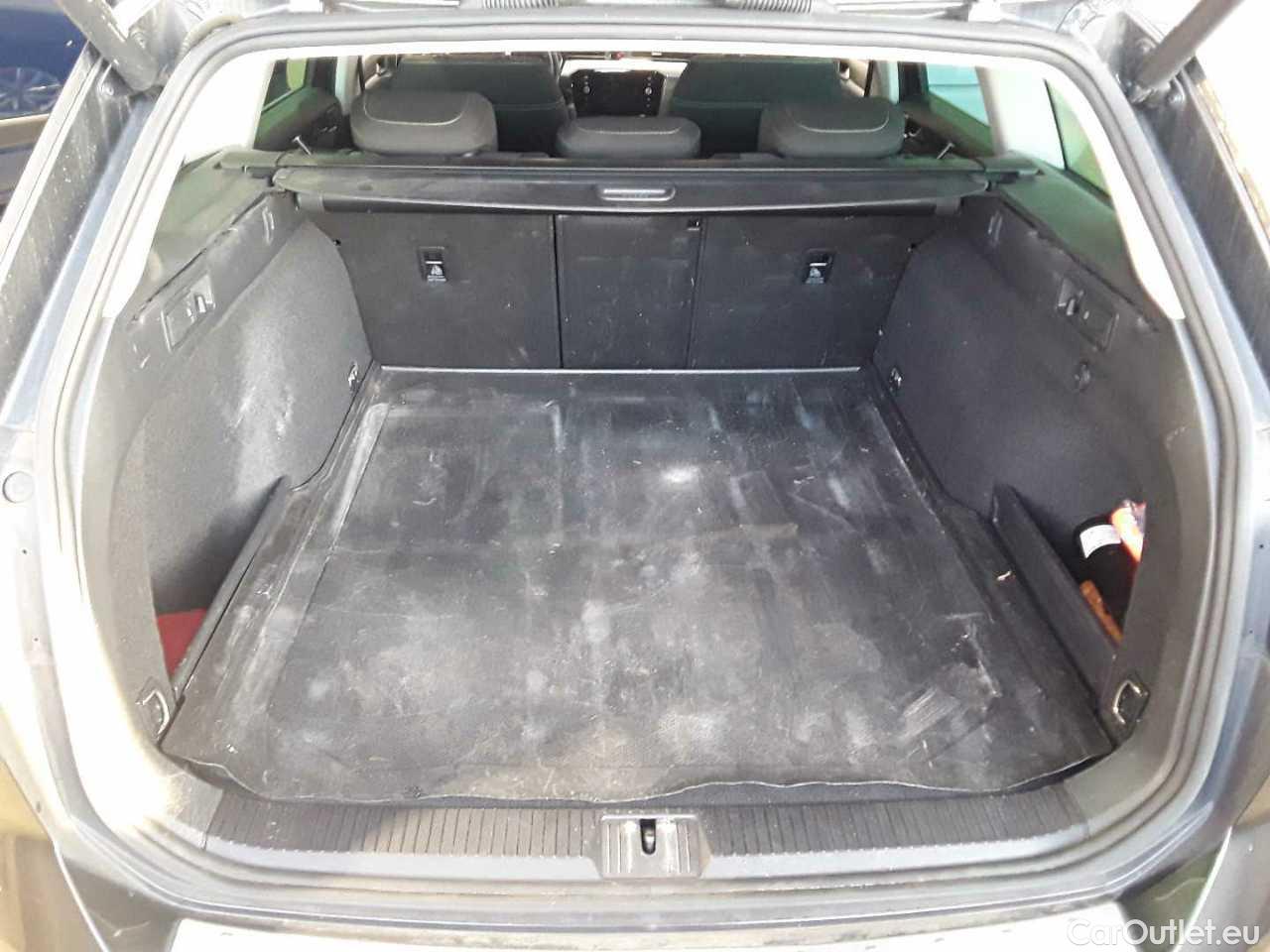 Volkswagen  Passat Variant 2.0 TDI SCR DSG Business Automatic Diesel  55 #5