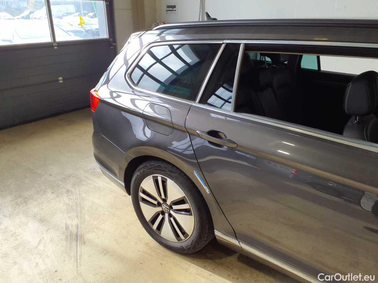 Volkswagen  Passat Variant 1.4 TSI Plug-In-Hybrid DSG GTE Automatic Petrol/Electric  38 #71