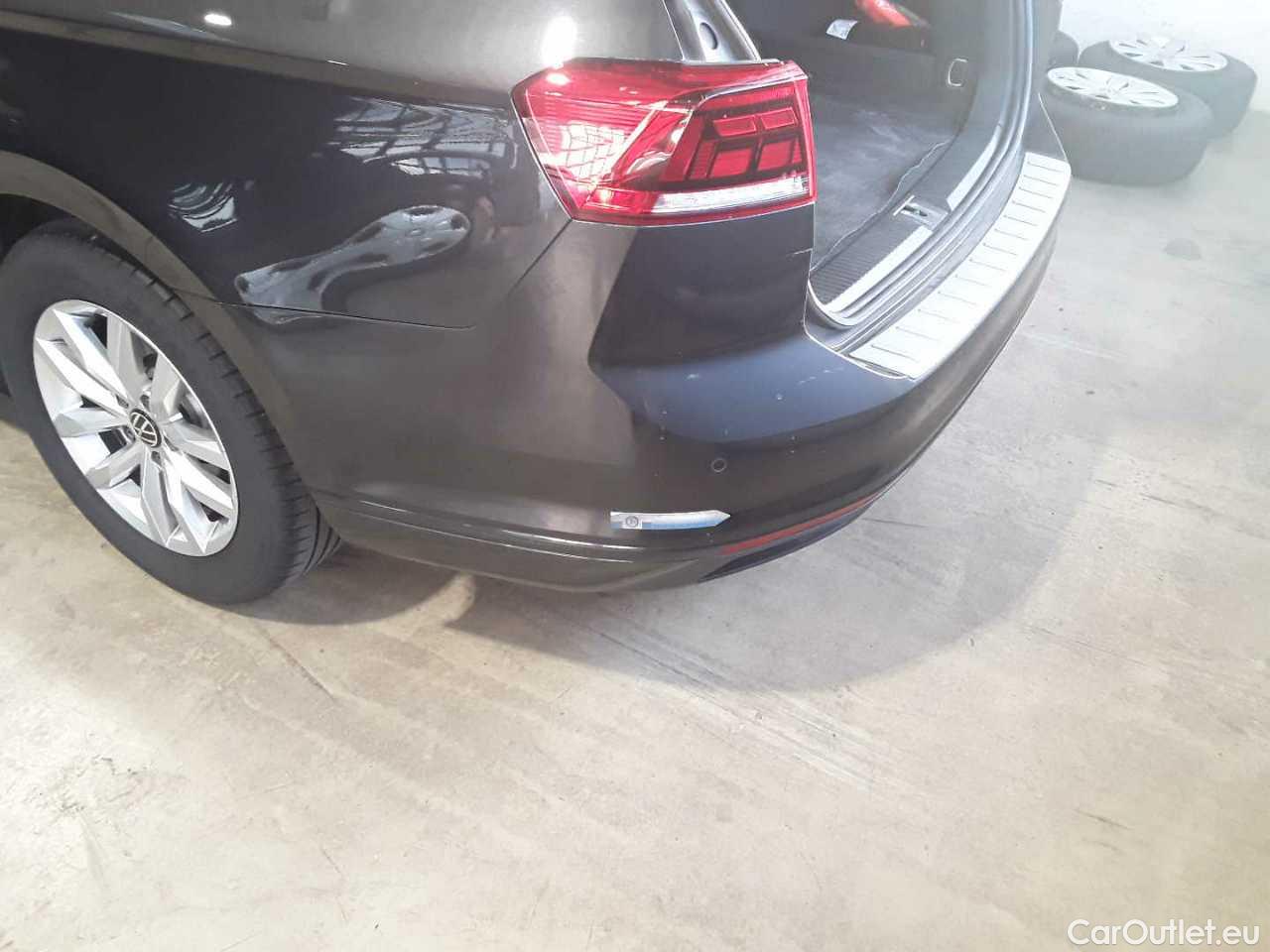 Volkswagen  Passat Variant 2.0 TDI SCR DSG Business Automatic Diesel  55 #33