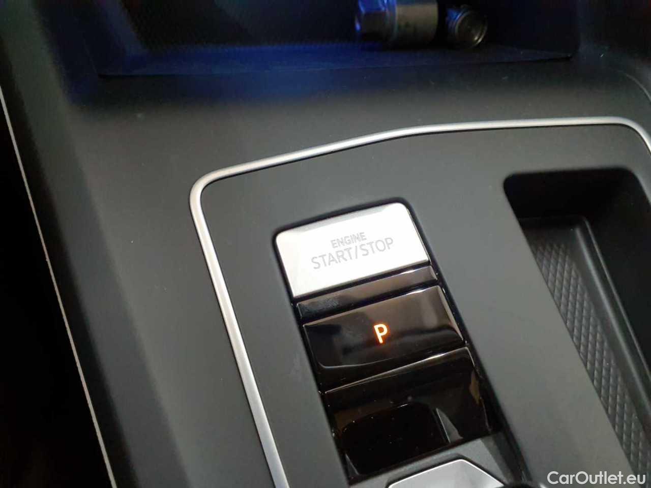 Volkswagen  Golf  Variant 2.0 TDI SCR DSG Style Automatic Diesel  58 #16