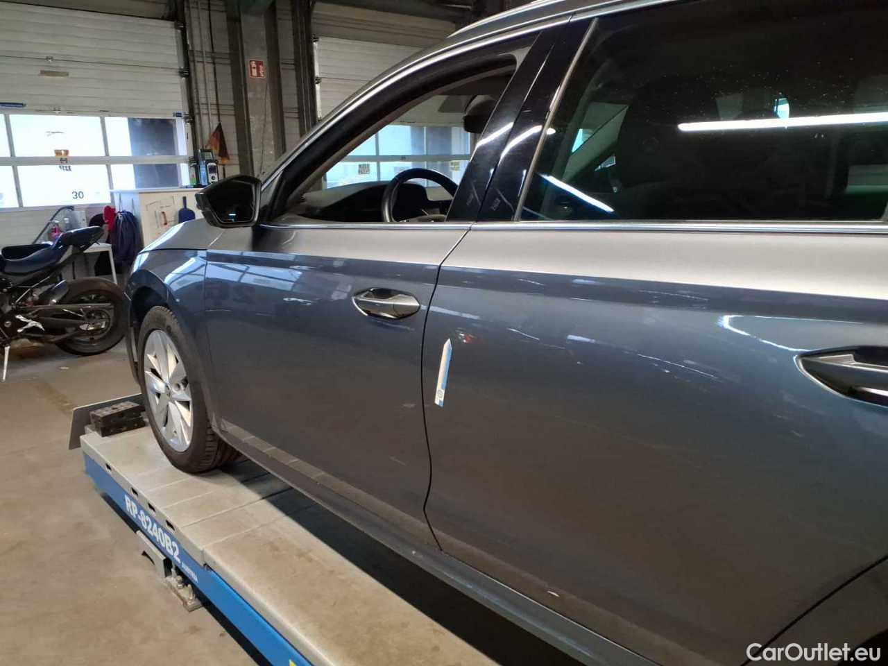 Skoda  Octavia Combi 2.0 TDI DSG Style Automatic Diesel  56 #51