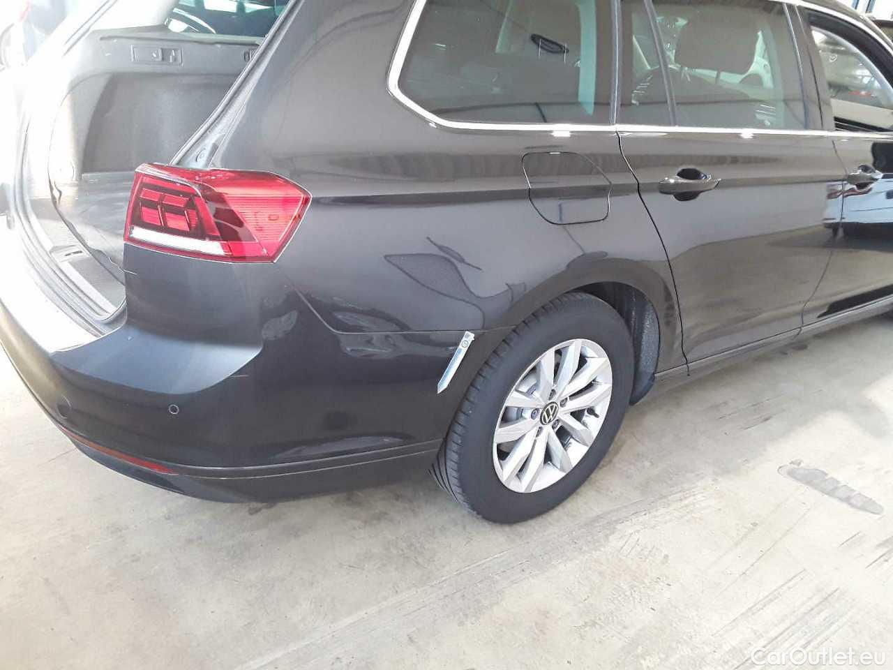 Volkswagen  Passat Variant 2.0 TDI SCR DSG Business Automatic Diesel  55 #31