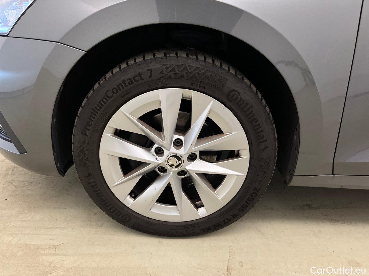 Skoda  Octavia Combi 2.0 TDI DSG Style Automatic Diesel  56 #10