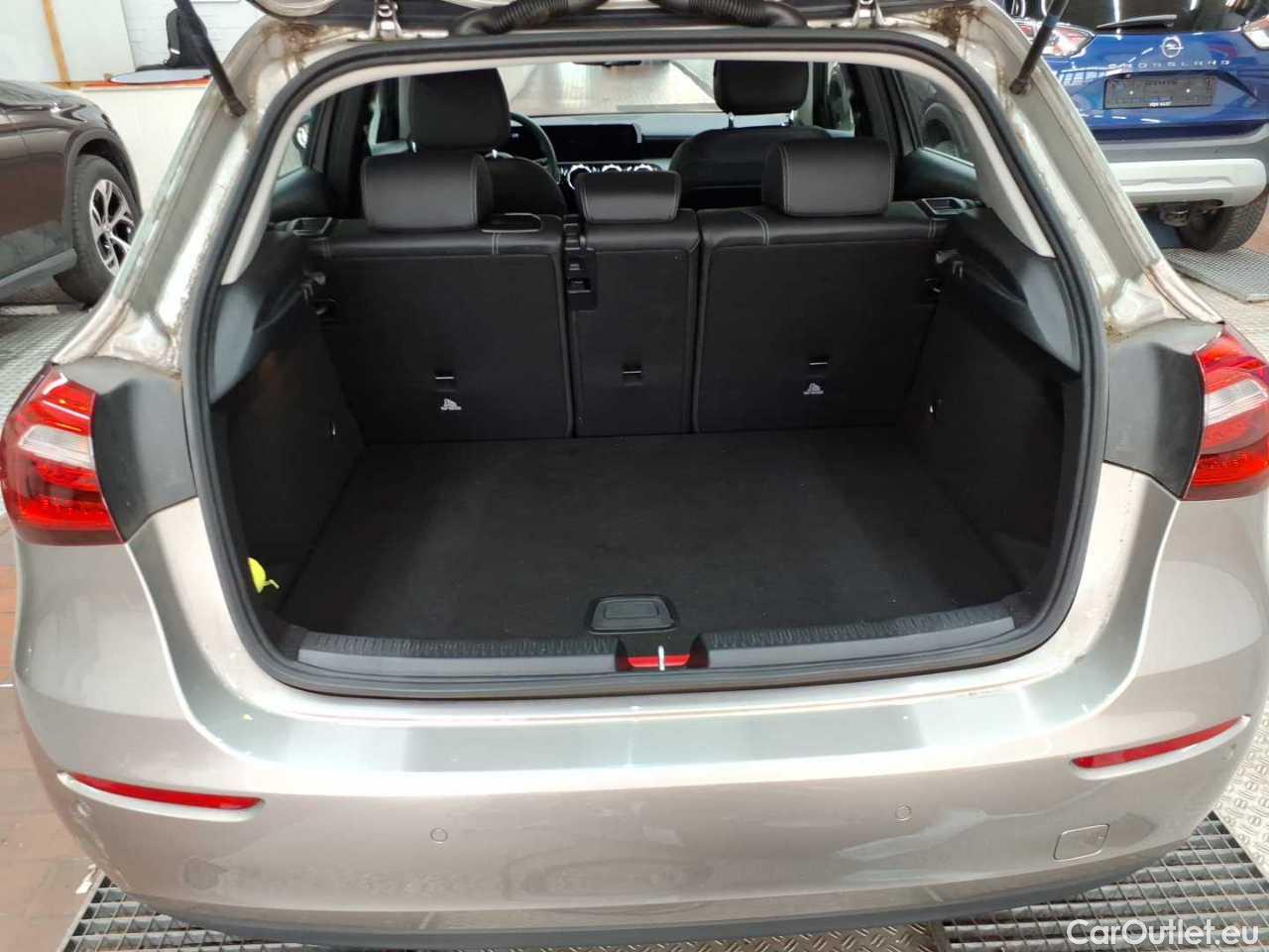 Mercedes  A-Klasse 250 e 8G-DCT Style - Automatic Petrol/Electric  48 #5