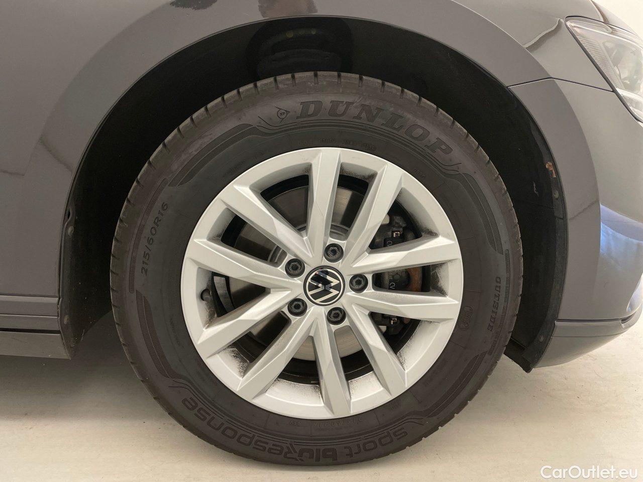 Volkswagen  Passat Variant 2.0 TDI SCR DSG Business Automatic Diesel  55 #10