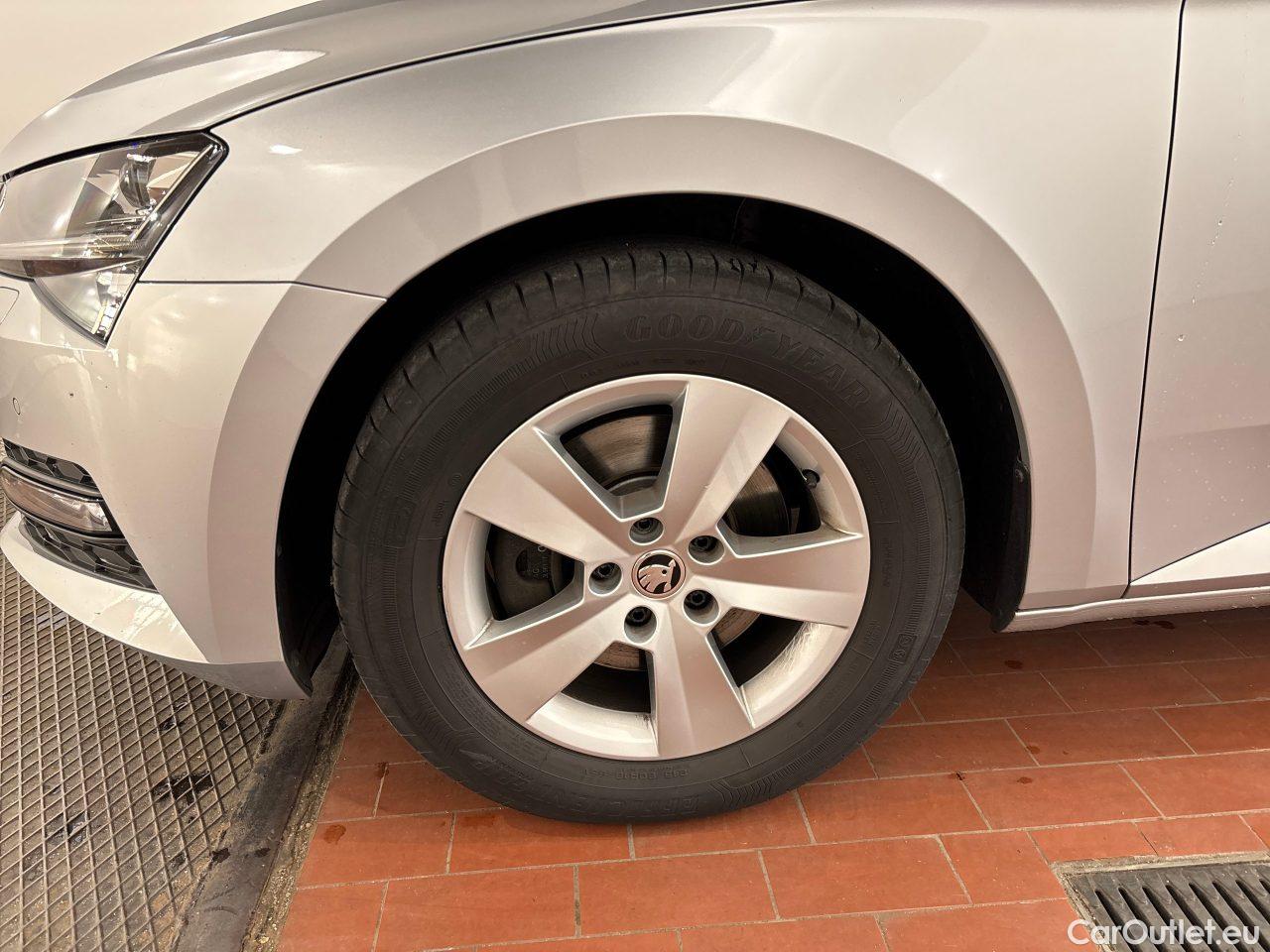 Skoda  Superb Combi 2.0 TDI DSG Ambition Automatic Diesel  39 #10