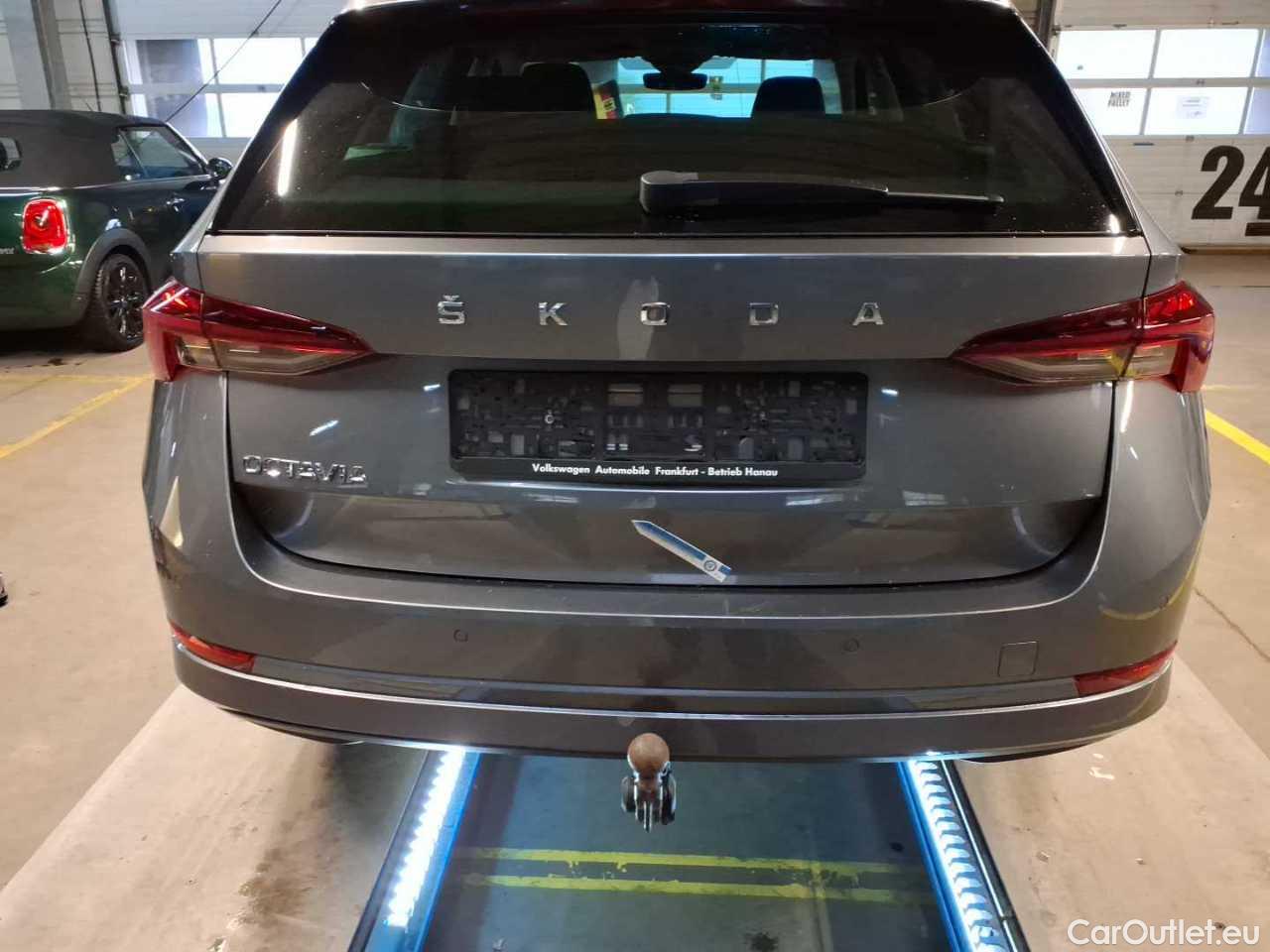 Skoda  Octavia Combi 2.0 TDI DSG Style Automatic Diesel  56 #40