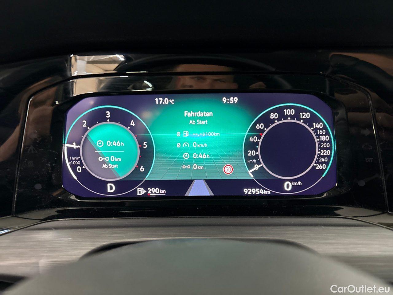 Volkswagen  Golf  Variant 2.0 TDI SCR DSG Style Automatic Diesel  58 #8