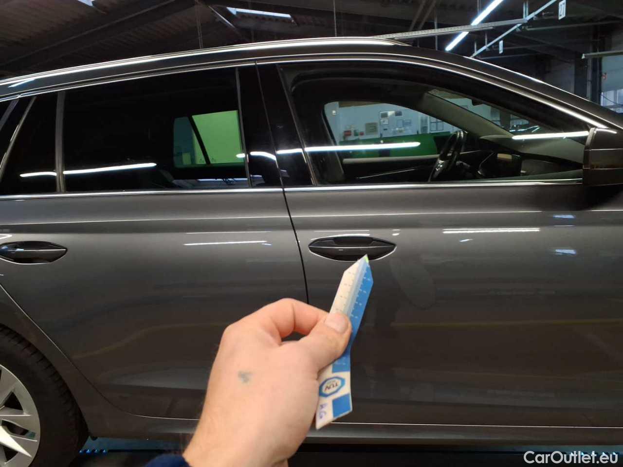 Skoda  Octavia Combi 2.0 TDI DSG Style Automatic Diesel  56 #44