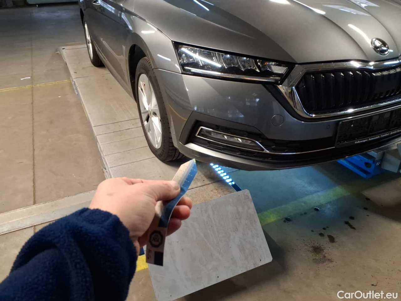 Skoda  Octavia Combi 2.0 TDI DSG Style Automatic Diesel  56 #36