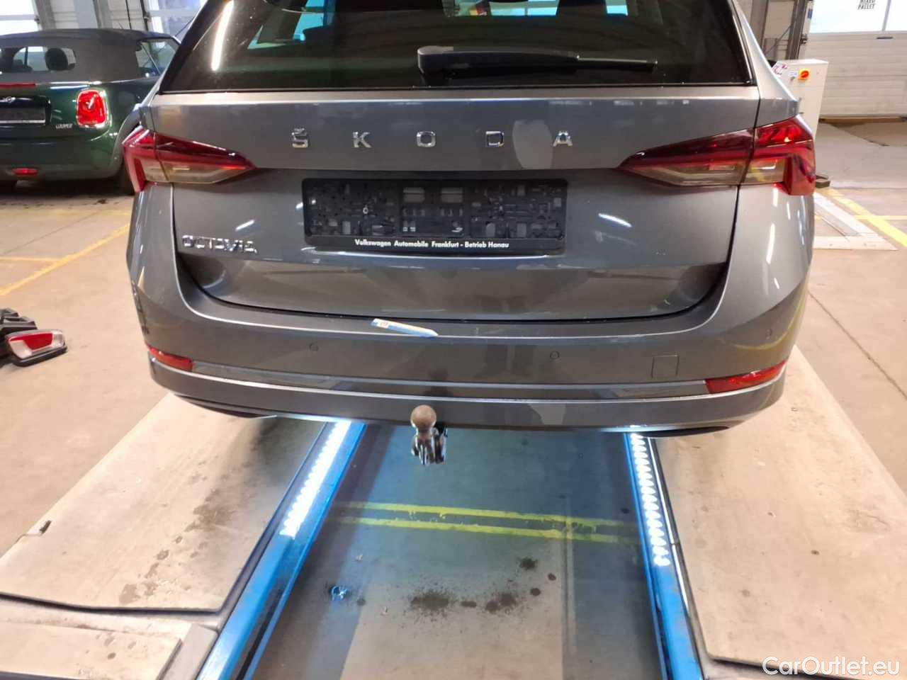 Skoda  Octavia Combi 2.0 TDI DSG Style Automatic Diesel  56 #46