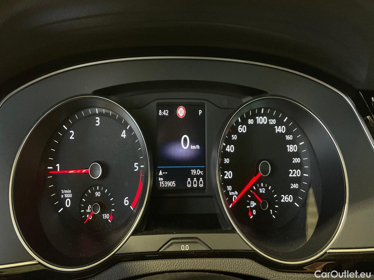 Volkswagen  Passat Variant 2.0 TDI SCR DSG Business Automatic Diesel  55 #8