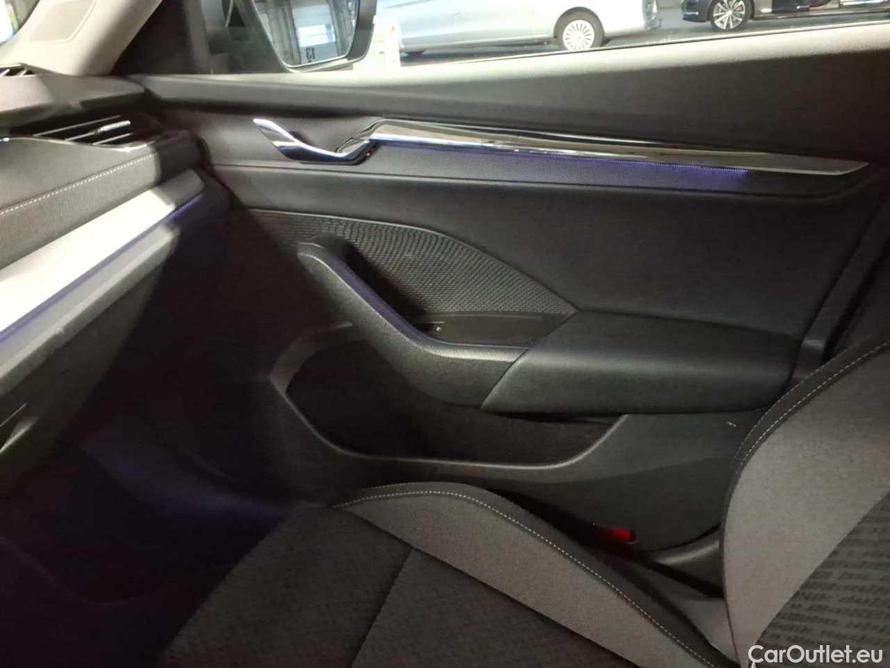 Skoda  Octavia Combi 2.0 TDI DSG Style Automatic Diesel  56 #19