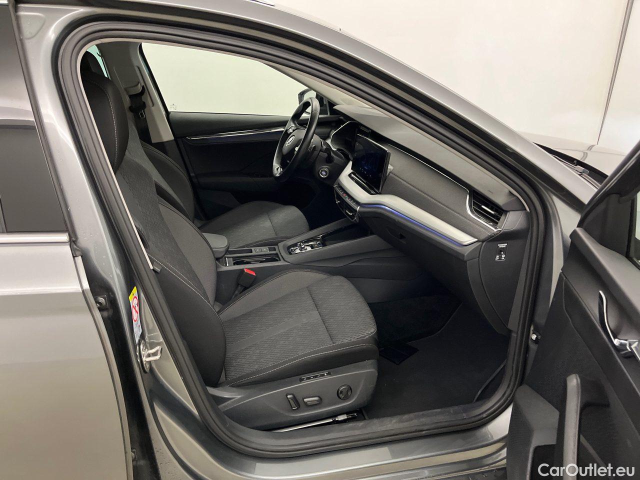 Skoda  Octavia Combi 2.0 TDI DSG Style Automatic Diesel  56 #6