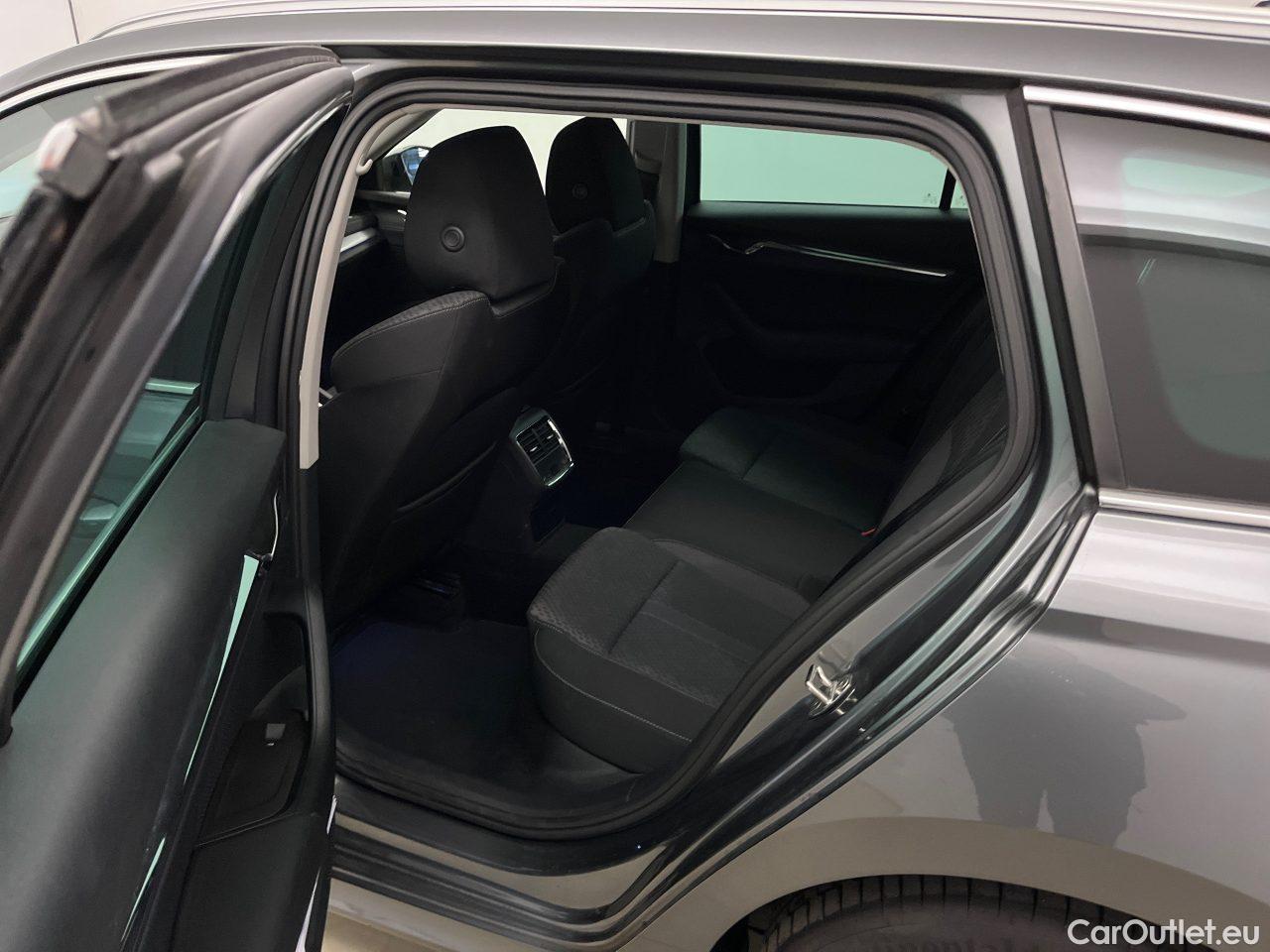 Skoda  Octavia Combi 2.0 TDI DSG Style Automatic Diesel  56 #9