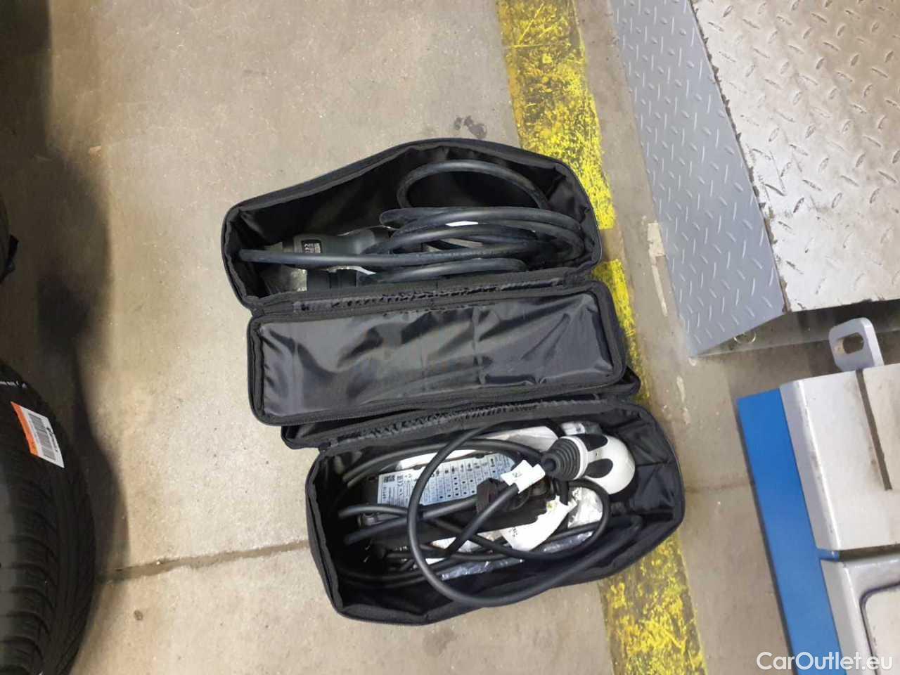 Mercedes  CLA-Klasse 250 e 8G-DCT AMG Line Automatic Petrol/Electric  47 #25