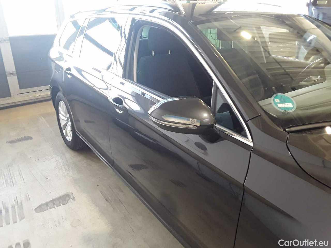 Volkswagen  Passat Variant 2.0 TDI SCR DSG Business Automatic Diesel  55 #29