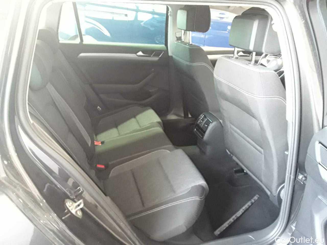 Volkswagen  Passat Variant 2.0 TDI SCR DSG Business Automatic Diesel  55 #9