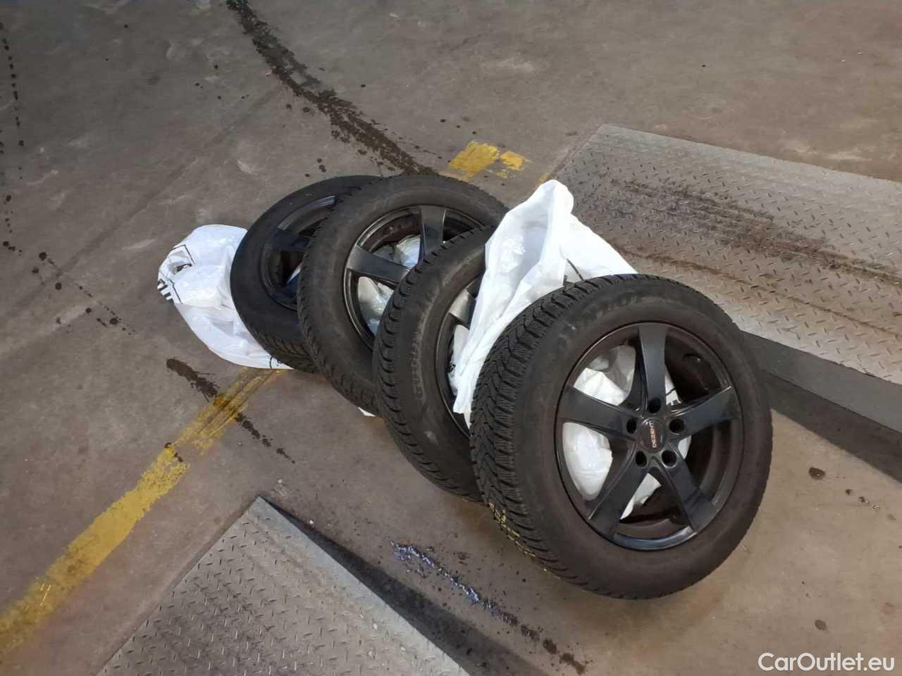 Skoda  Octavia Combi 2.0 TDI DSG Style Automatic Diesel  56 #11