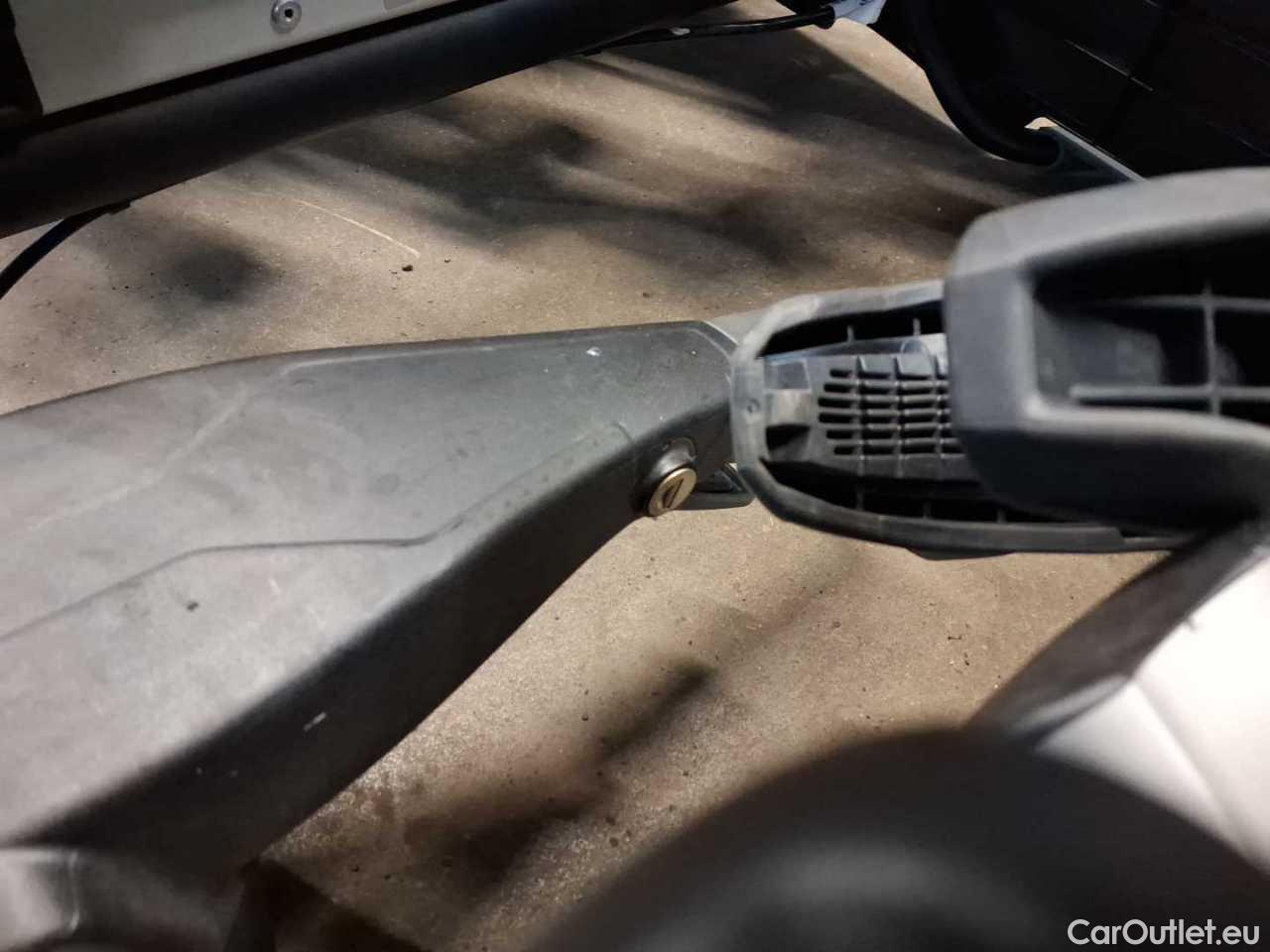 Skoda  Octavia Combi 2.0 TDI DSG Style Automatic Diesel  56 #35