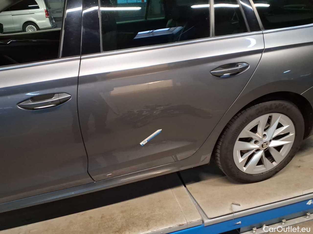 Skoda  Octavia Combi 2.0 TDI DSG Style Automatic Diesel  56 #53