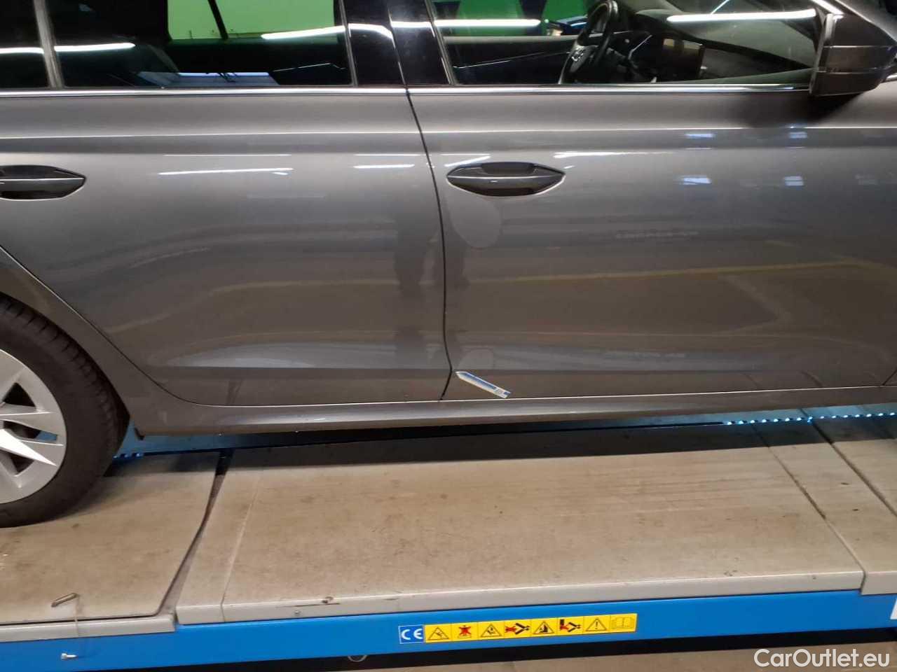 Skoda  Octavia Combi 2.0 TDI DSG Style Automatic Diesel  56 #60