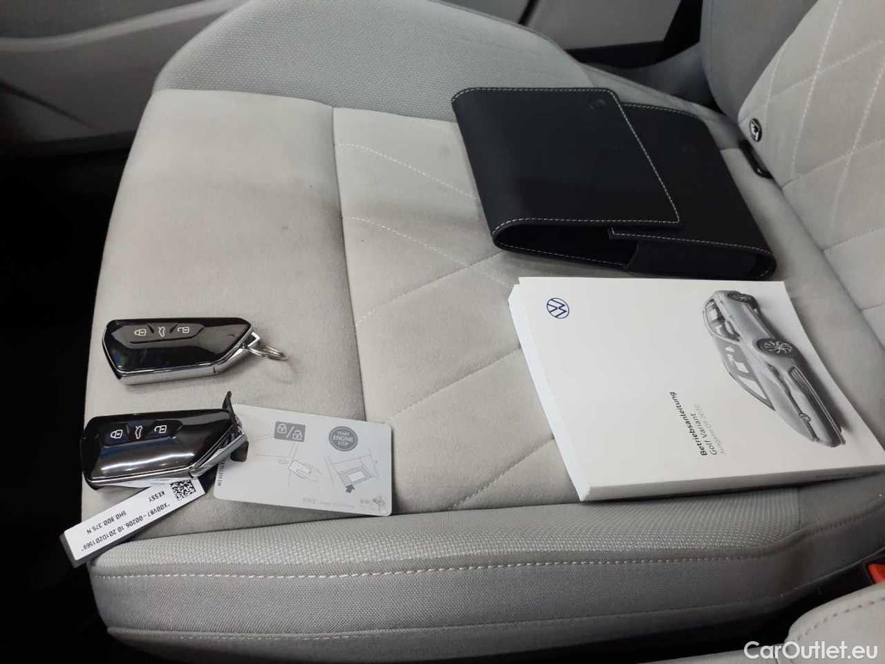 Volkswagen  Golf  Variant 2.0 TDI SCR DSG Style Automatic Diesel  58 #34