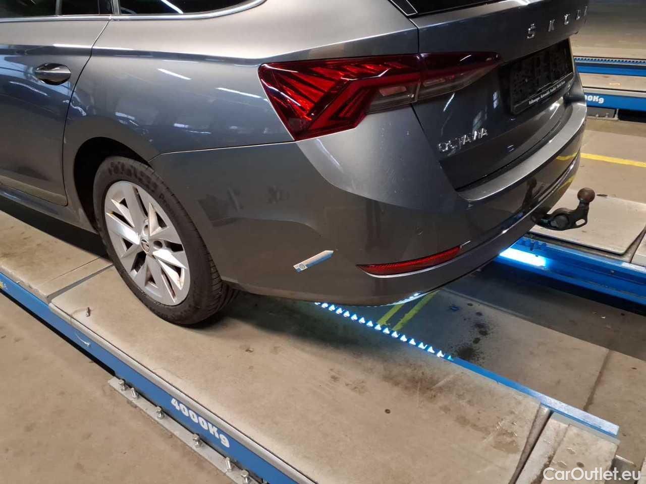 Skoda  Octavia Combi 2.0 TDI DSG Style Automatic Diesel  56 #49