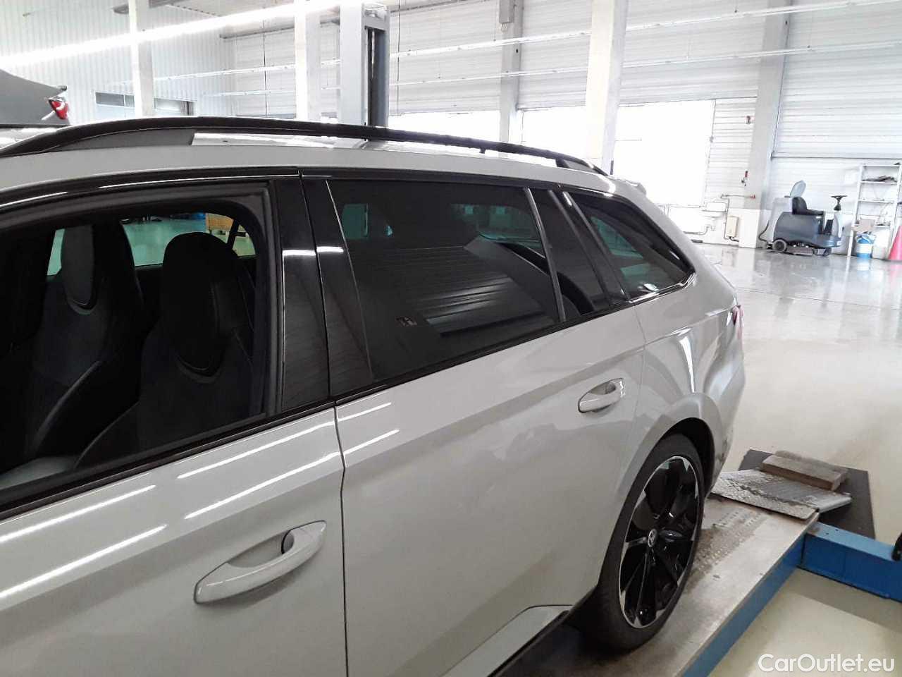 Skoda  Superb Combi 2.0 TDI DSG SportLine Automatic Diesel  41 #12