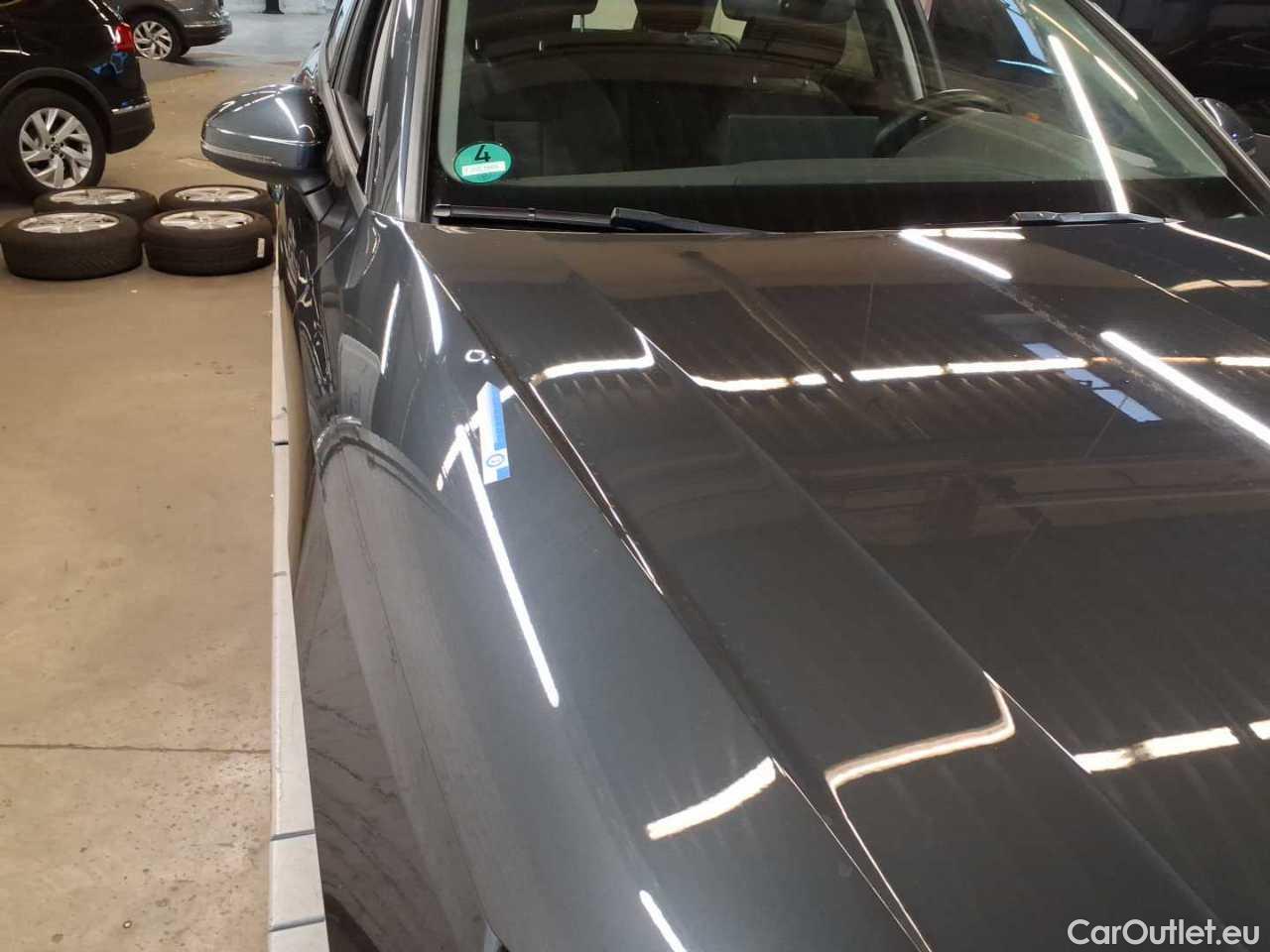 Audi  A4 Avant 40 TDI S tronic Automatic Diesel/Electric  76 #53