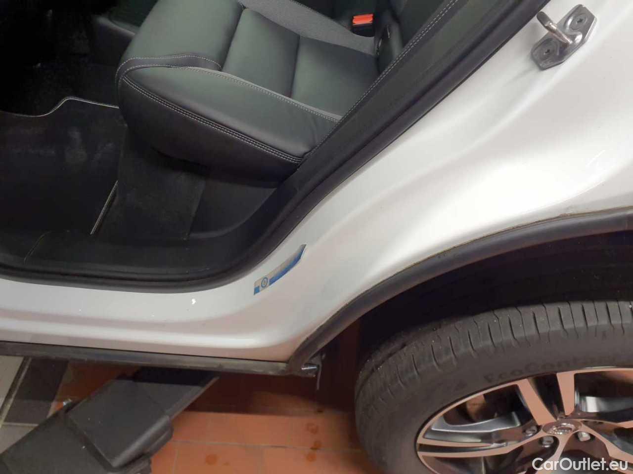 Volvo  XC60 T6 AWD Recharge Geartronic R-Design Automatic Petrol/Electric  60 #35